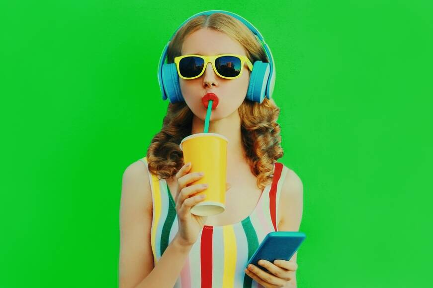 summer,colorful,portrait,of,stylish,young,woman,drinking,fresh,juice