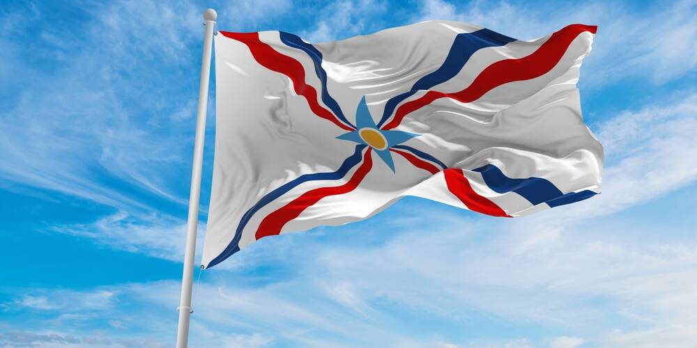 flag,of,the,assyrians,waving,in,wind,at,cloudy,sky.