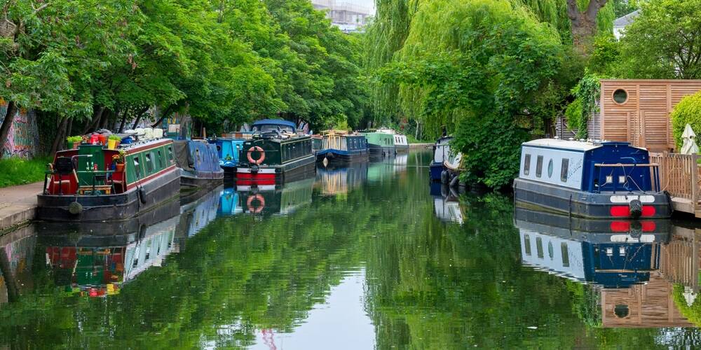london,,england, ,june,02,2024:lush,green,english,canal,with