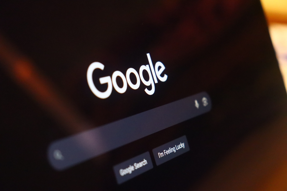 google,search,bar,template,macbook,front,view.on,a,laptop,computer