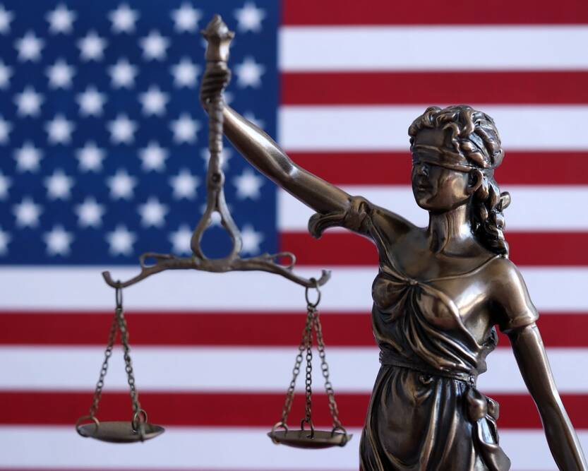 united,states,of,america,flag,with,statue,of,lady,justice